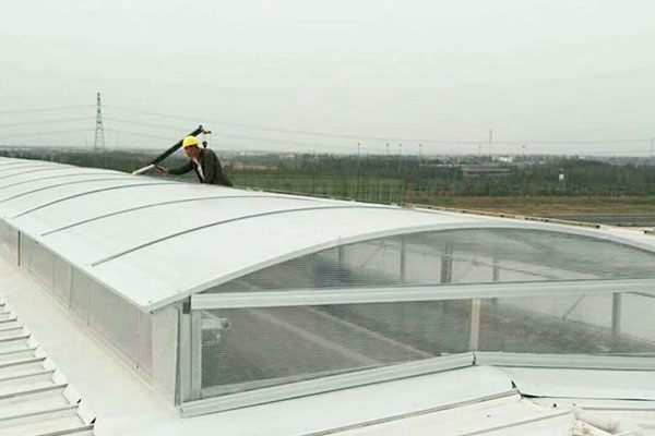  	圆拱型电动采光排烟天窗